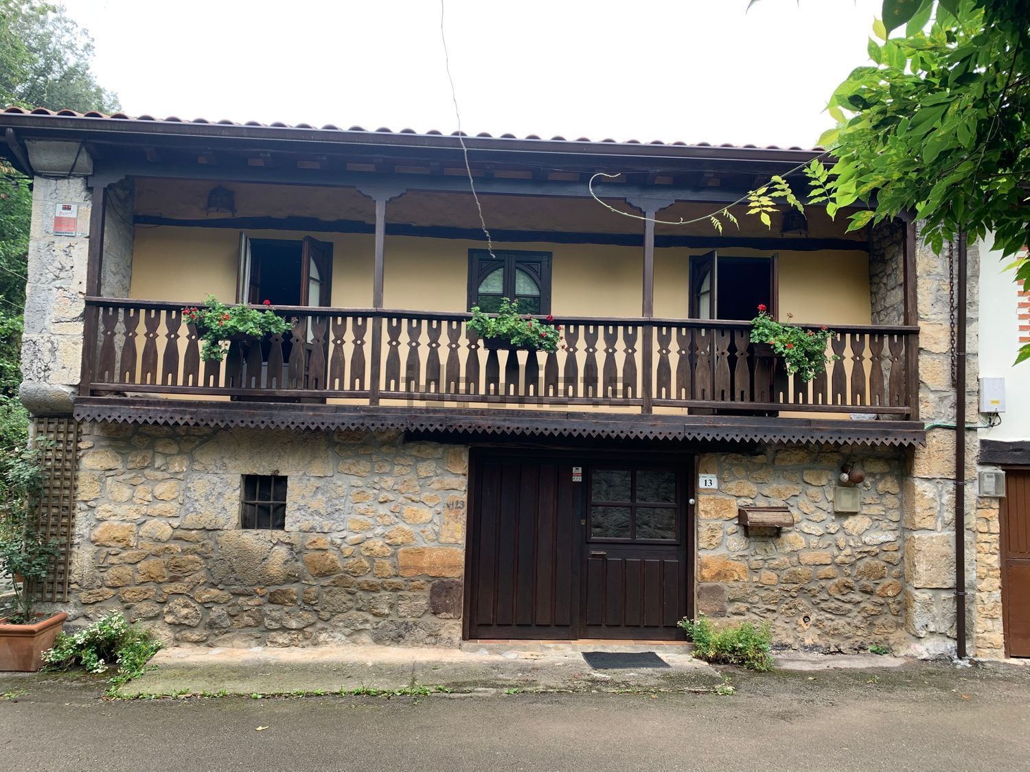 Vista exterior de Casa o xalet en venda en Riotuerto amb Calefacció, Jardí privat i Traster