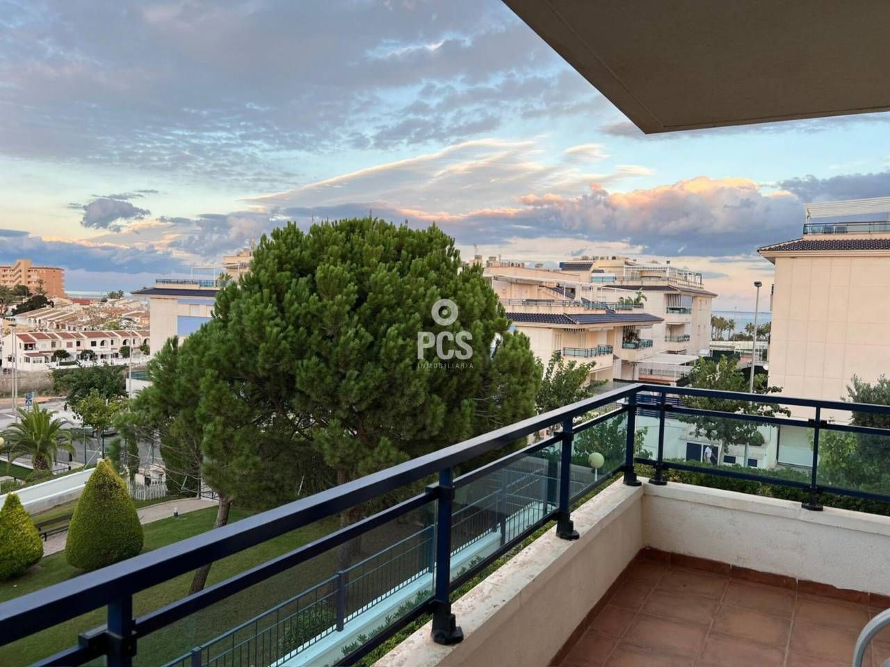 Vista exterior de Piso de alquiler en Pilar de la Horadada con Trastero, Balcón y Piscina comunitaria