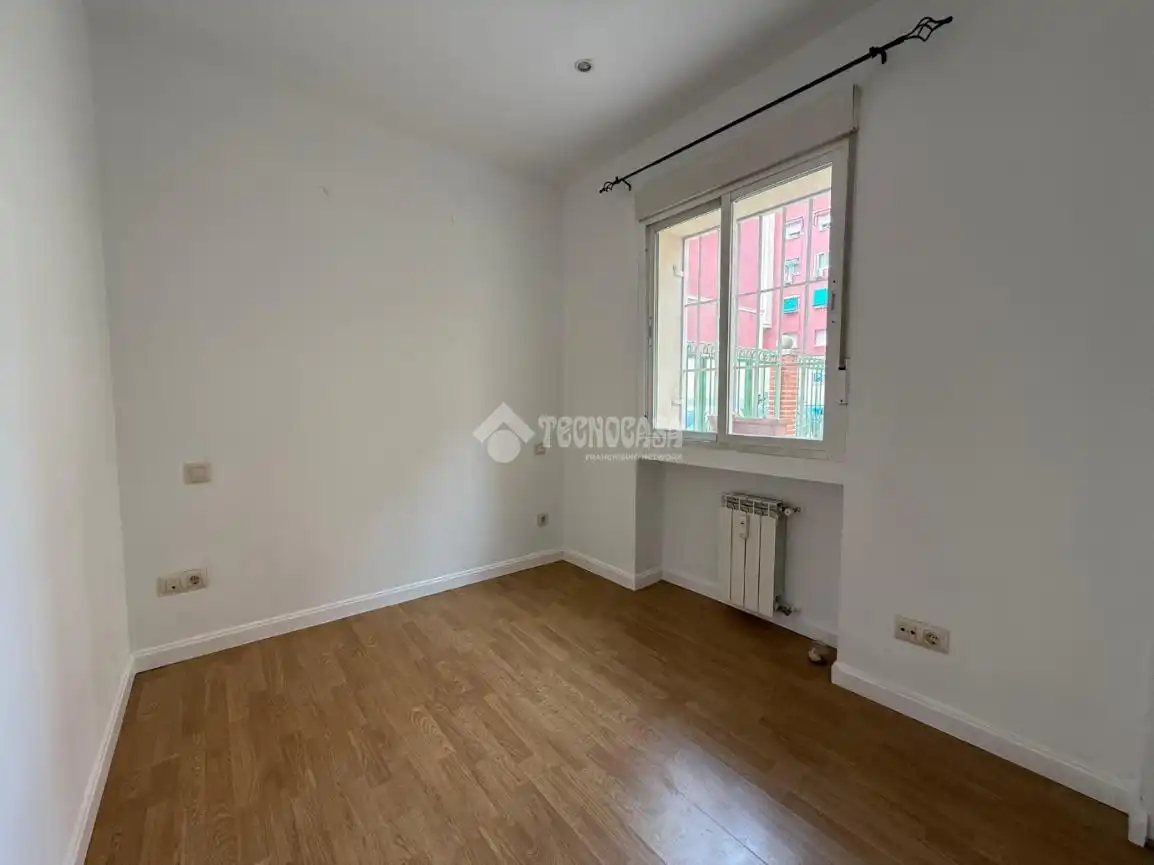Habitación de Piso en venta en Madrid con Calefacción