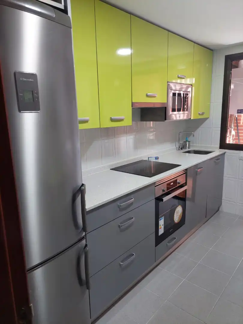 Cuina de Apartament de lloguer en Alcalá de Henares amb Calefacció, Terrassa i Piscina comunitària