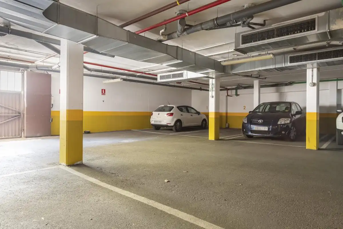 Parking de Planta baja en venta en Pozuelo de Alarcón con Aire acondicionado, Calefacción y Jardín privado