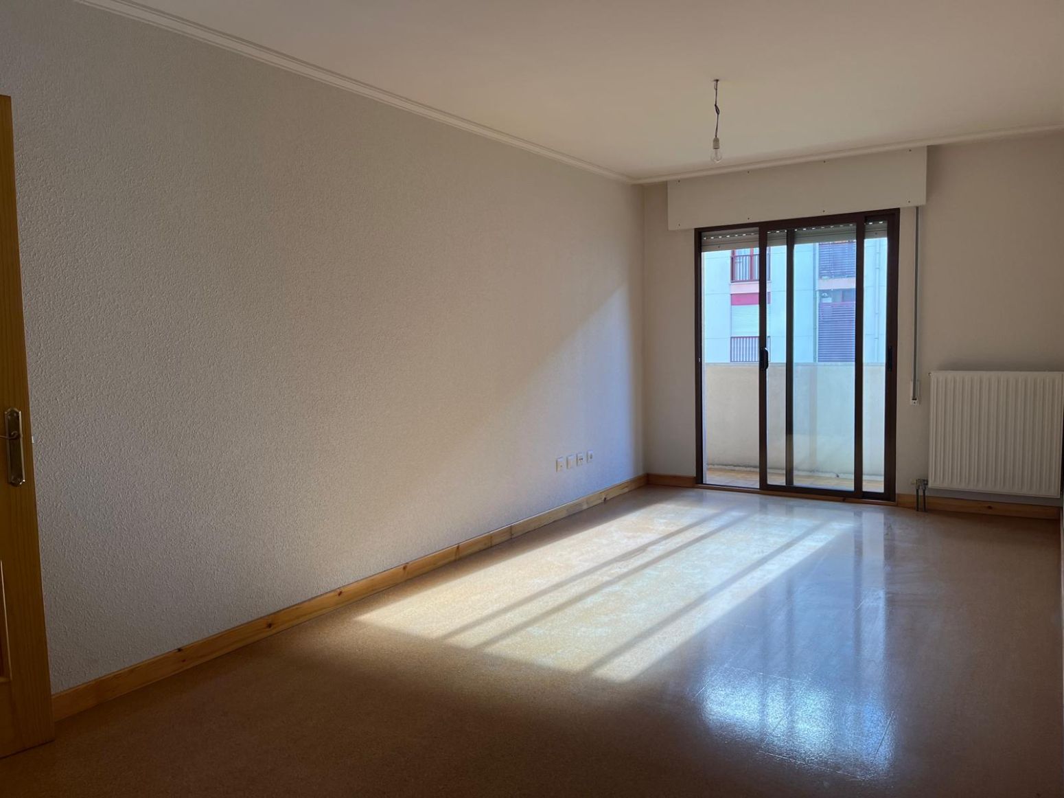 Sala de estar de Piso en venta en Los Corrales de Buelna  con Calefacción, Trastero y Balcón