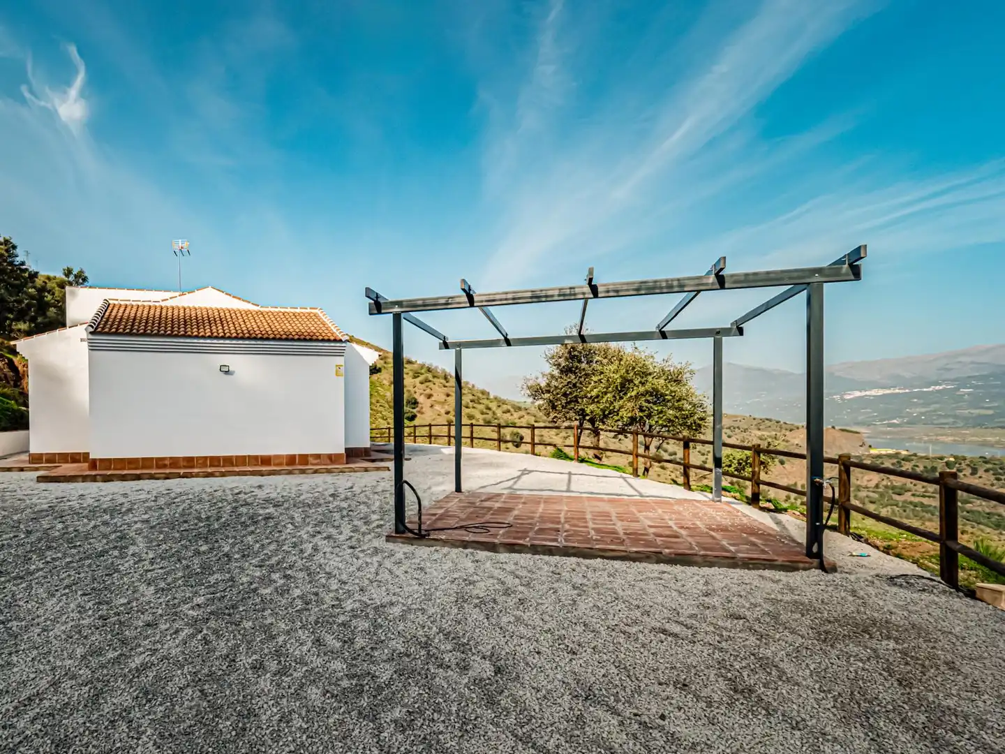 Jardín de Finca rústica en venta en Viñuela con Terraza, Piscina y Alarma