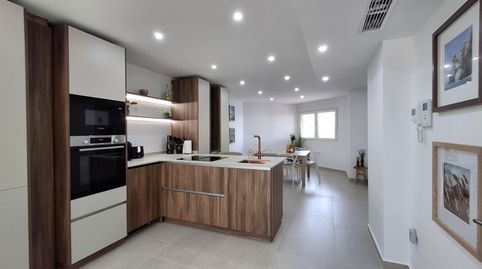 Apartamento de 2 dormitorios y 2 bantildeos completamente reformado, ubicado a tan solo 50 metros de la Playa del Acequioacuten en