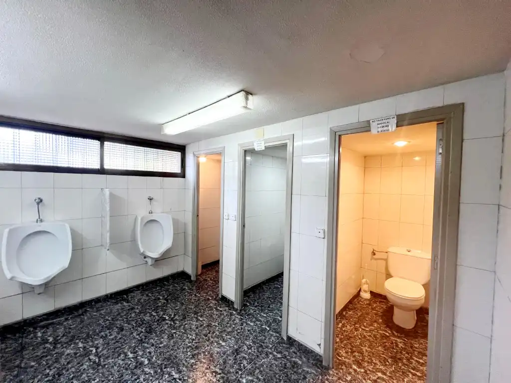 Baño de Nave industrial de alquiler en Torrejón de Ardoz con Calefacción