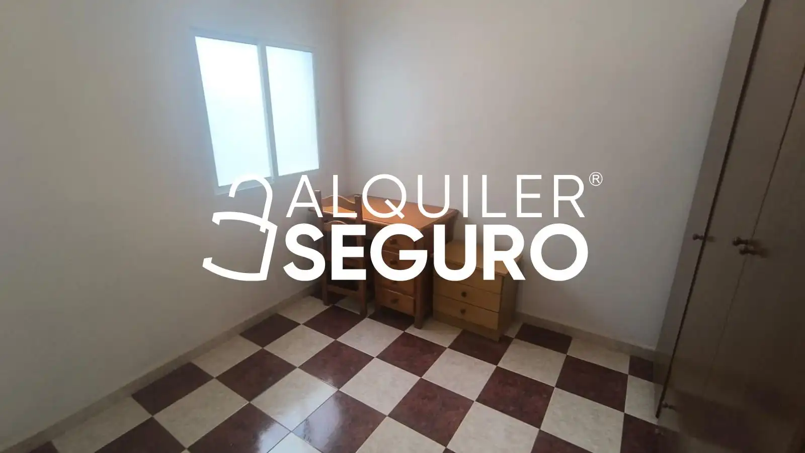 Habitación de Piso de alquiler en Sevilla con Aire acondicionado y Amueblado