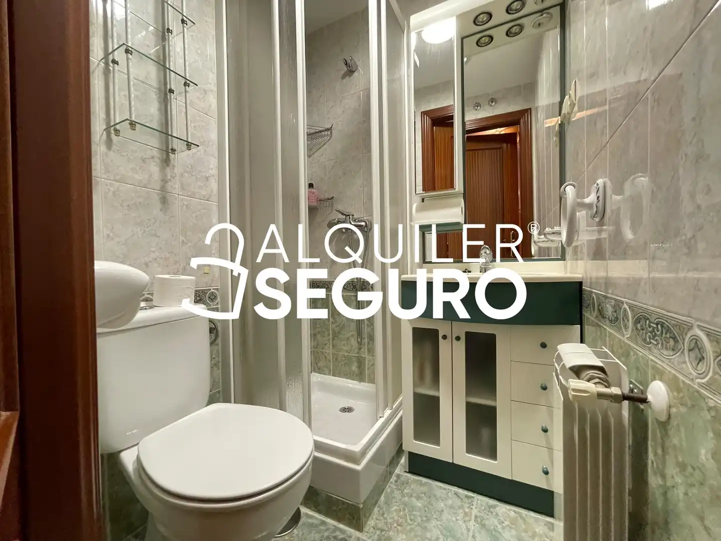 Baño de Piso de alquiler en Madrid con Calefacción y Amueblado