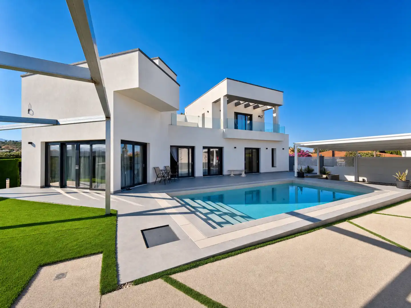 Piscina de Casa o xalet en venda en Estepona amb Aire condicionat, Jardí privat i Terrassa