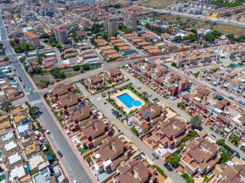 Casa aparellada amb terrassa en venda a Nueva Torrevieja - Aguas Nuevas, imagen 41