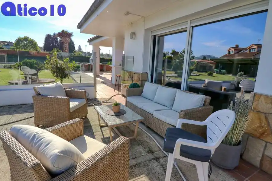 Terraza de Casa o chalet en venta en Gijón  con Calefacción, Jardín privado y Parquet