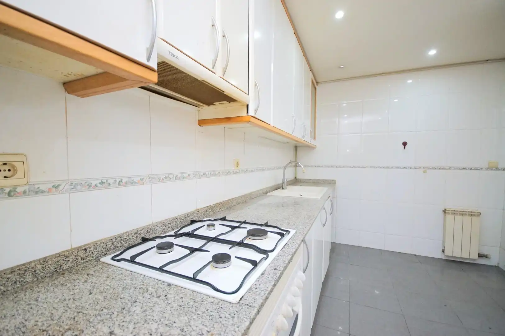 Kitchen of Flat for sale in L'Hospitalet de Llobregat  with Heating and Terrace