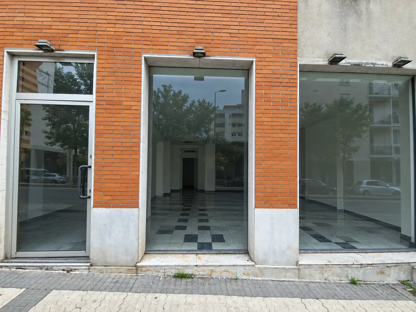 Vista exterior de Local en venta en Egia 