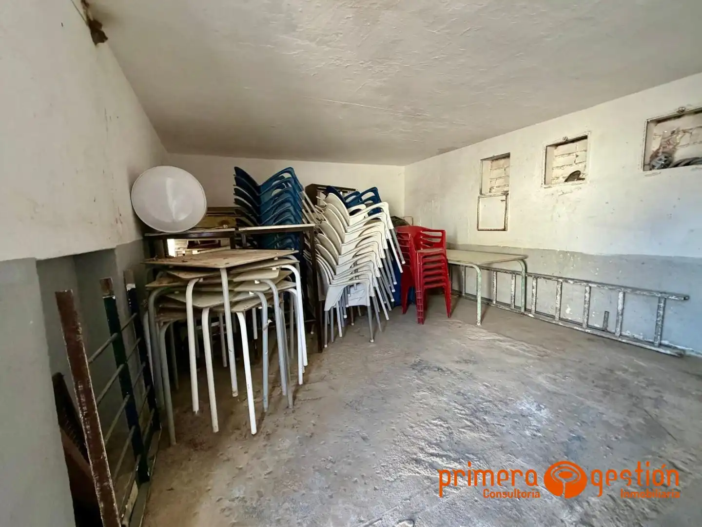Casa o chalet en venta en Lora del Río con Trastero y Amueblado