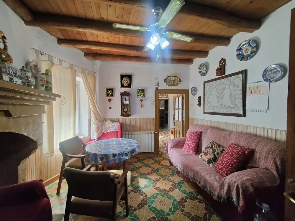 Sala d'estar de Casa o xalet en venda en Azután amb Calefacció i Traster