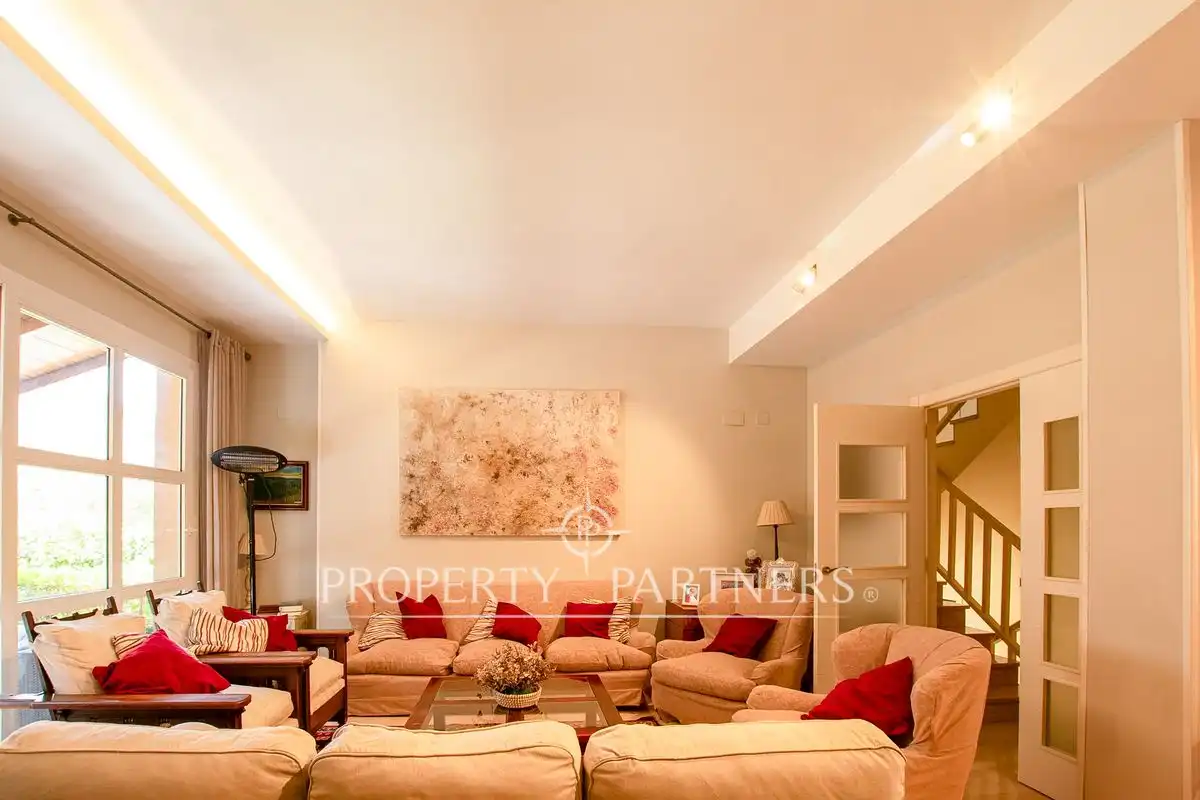 Sala de estar de Casa adosada en venta en Rocafort con Aire acondicionado, Calefacción y Piscina