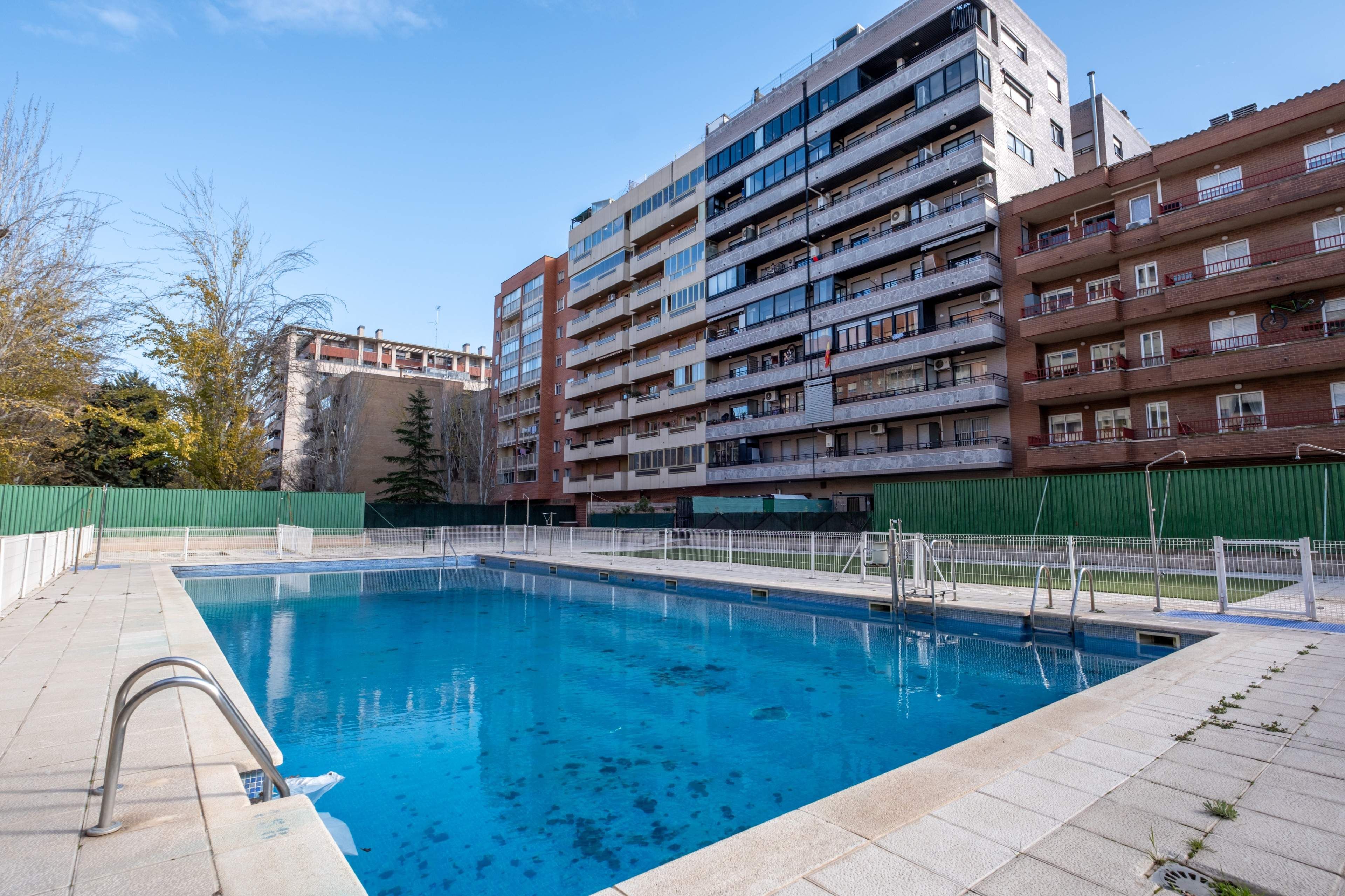 Piscina de Pis en venda en  Zaragoza Capital amb Aire condicionat, Calefacció i Terrassa