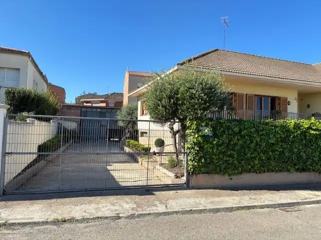 Vista exterior de Casa o chalet en venta en Miralcamp, Lleida