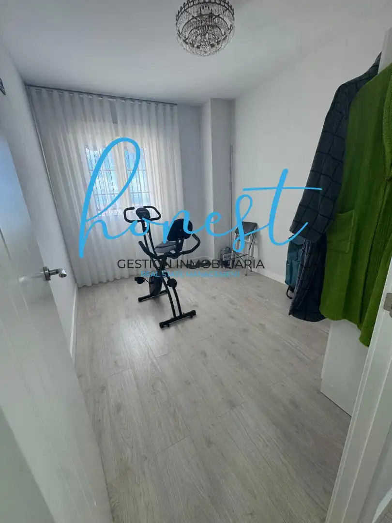 Piso en venta en Torremolinos con Aire acondicionado, Terraza y Amueblado