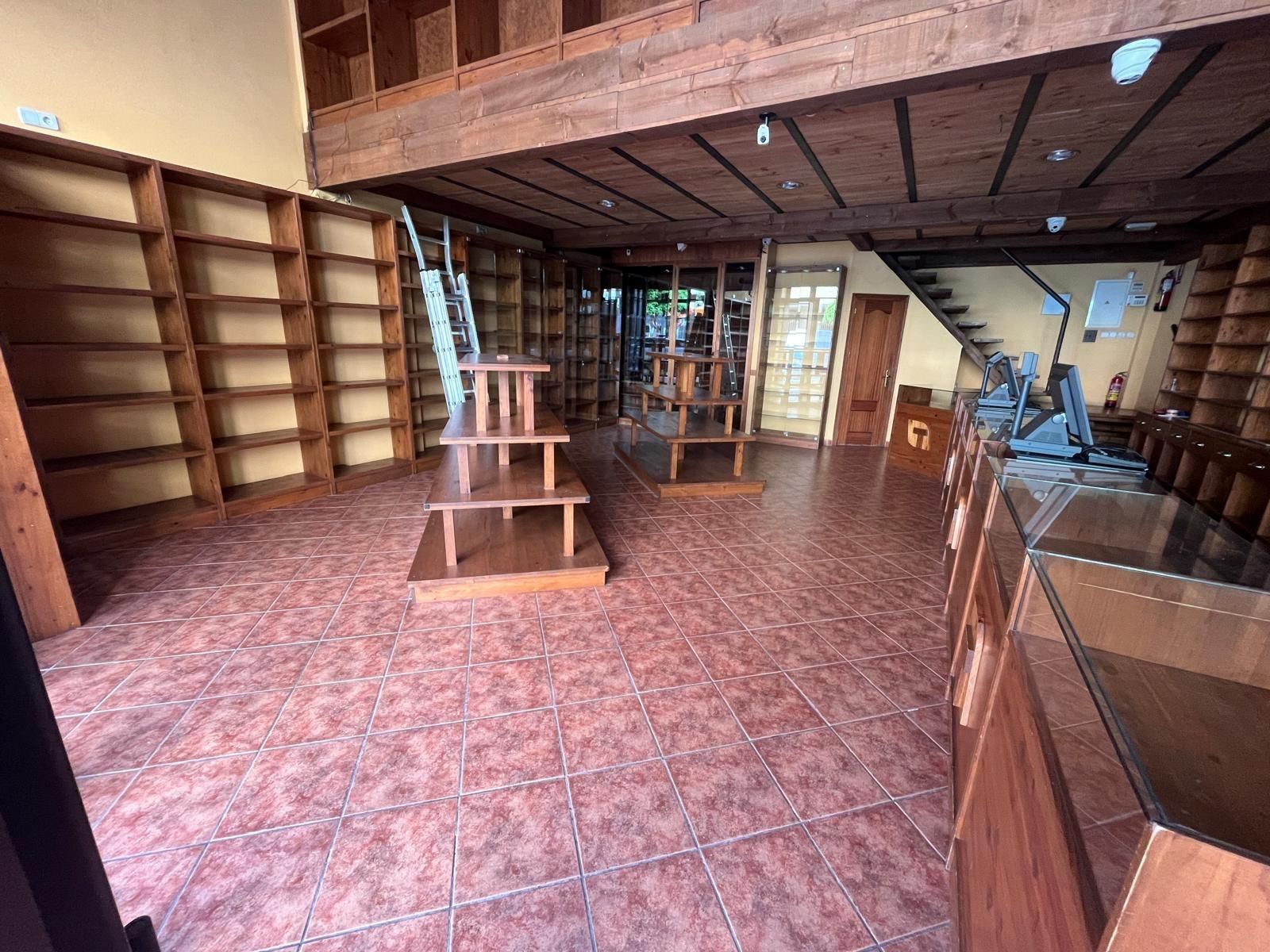 Local de lloguer a Manantiales - Estación de Autobuses, Centro