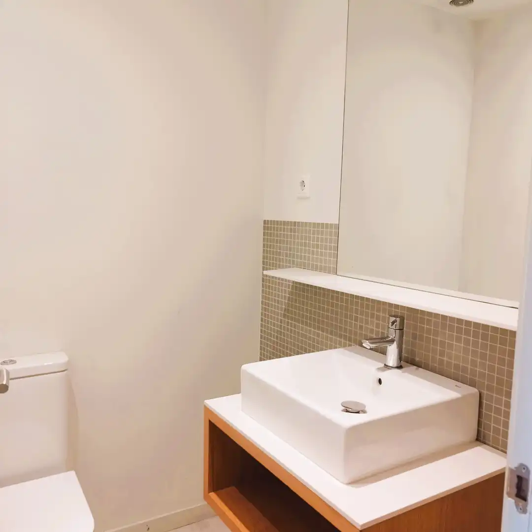 Bathroom of Flat for rent in Barcelona  with Air Conditioner, Heating and Furnished