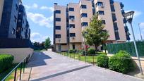 Vista exterior de Pis en venda en Valdemoro amb Calefacció, Jardí privat i Piscina comunitària