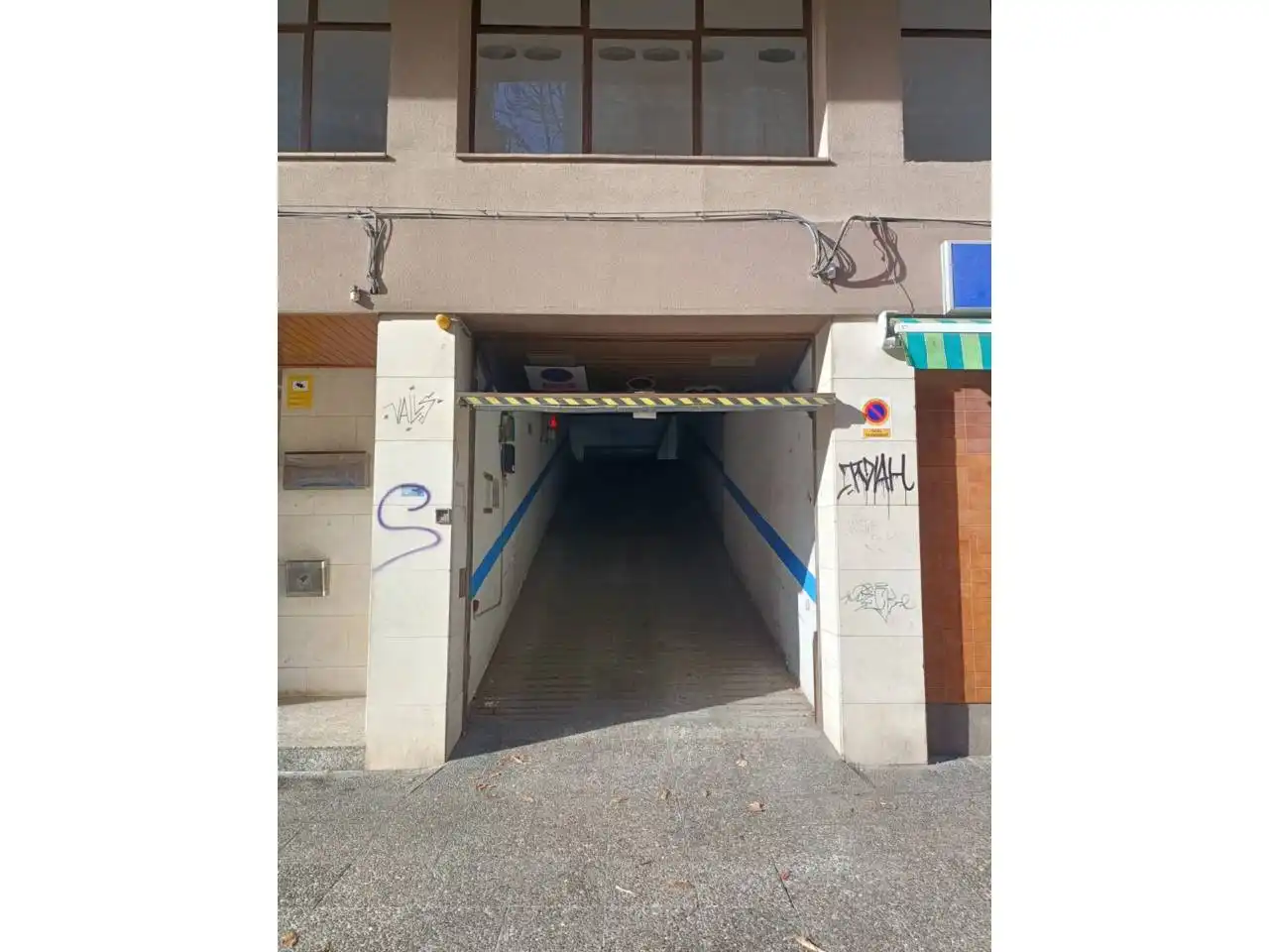 Parkplatz von Garage zum Verkauf in Girona