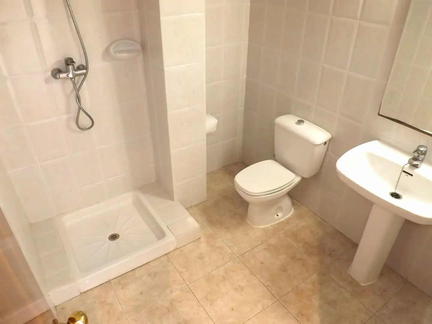 Baño de Ático en venta en Calafell con Terraza, Piscina y Horno