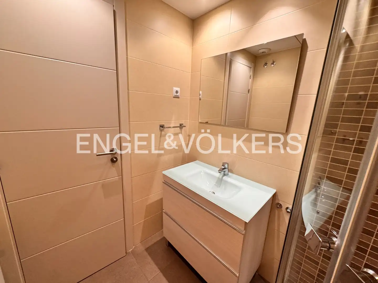 Bathroom of Flat for rent in Majadahonda  with Air Conditioner, Heating and Private garden