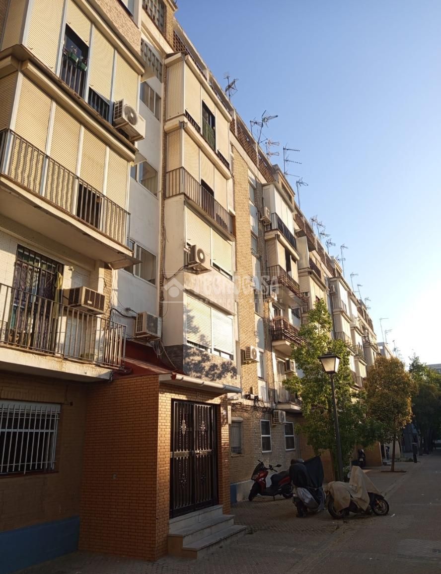 Vista exterior de Piso en venta en  Sevilla Capital