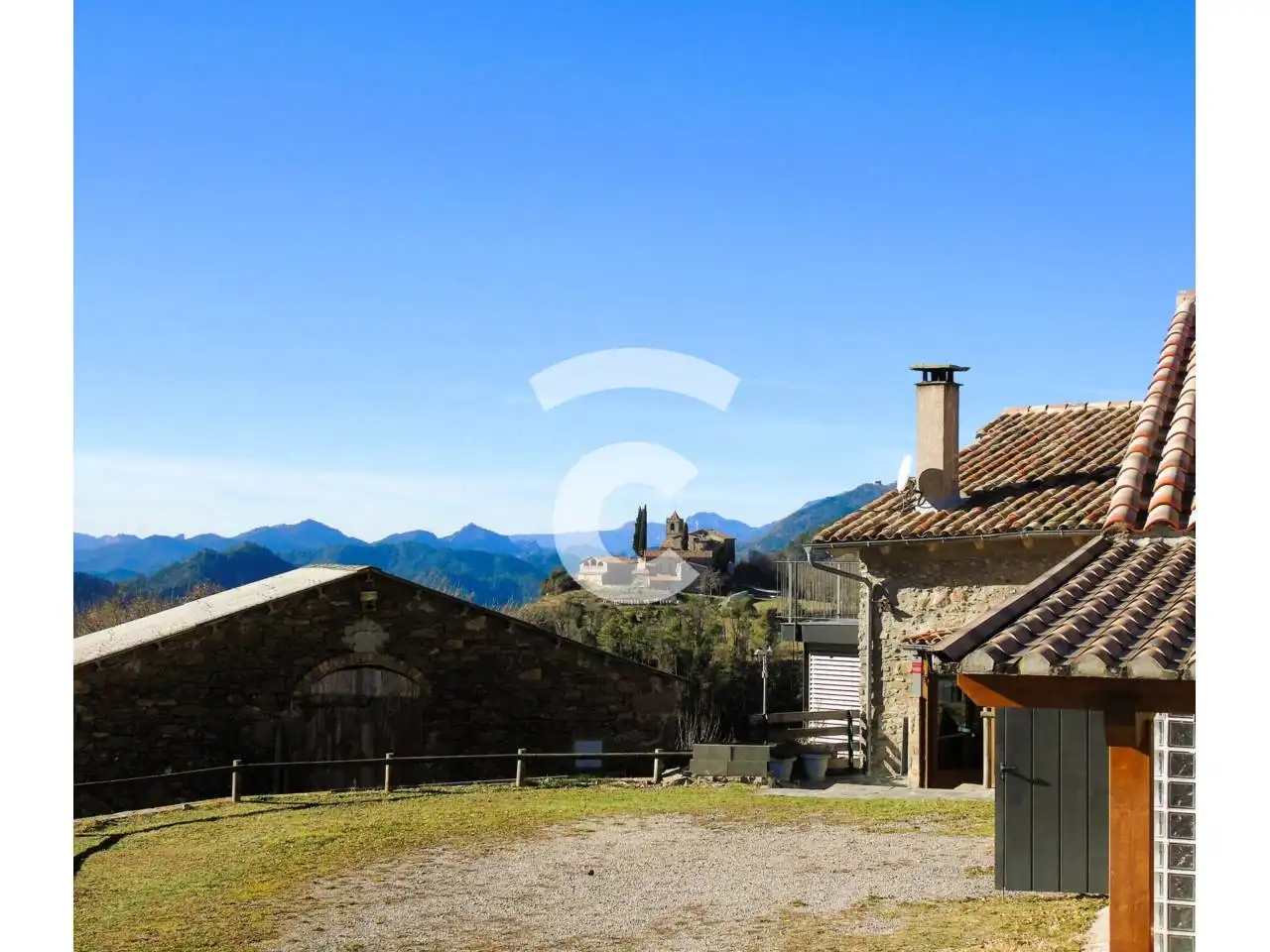 Vista exterior de Finca rústica en venda en Les Llosses amb Calefacció, Jardí privat i Parquet