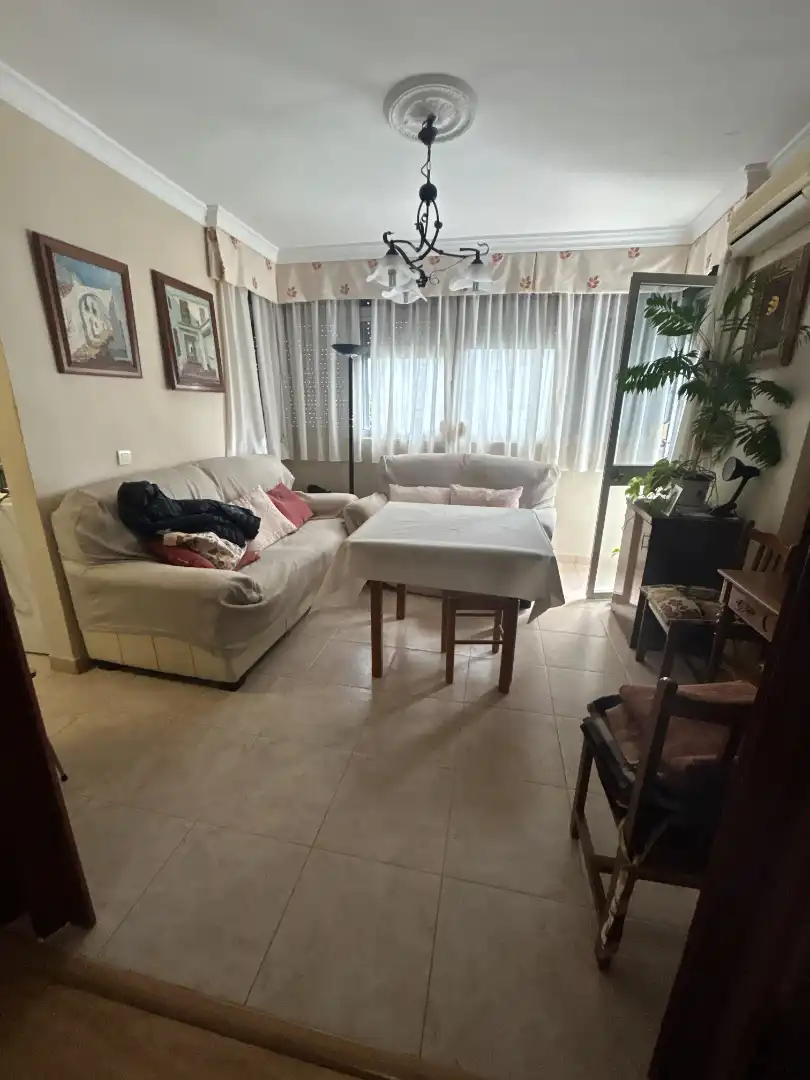 Living room of Flat for sale in Vélez-Málaga  with Air Conditioner, Terrace and Furnished