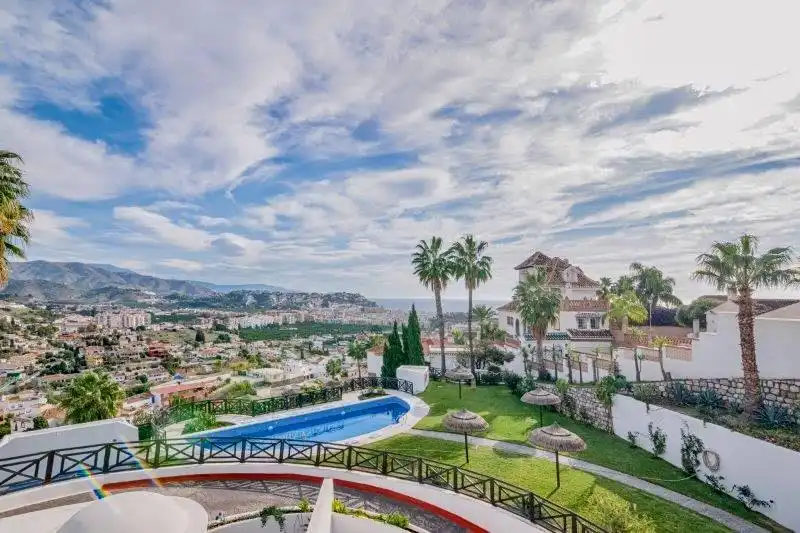 Vista exterior de Apartamento en venta en Almuñécar con Aire acondicionado, Terraza y Amueblado