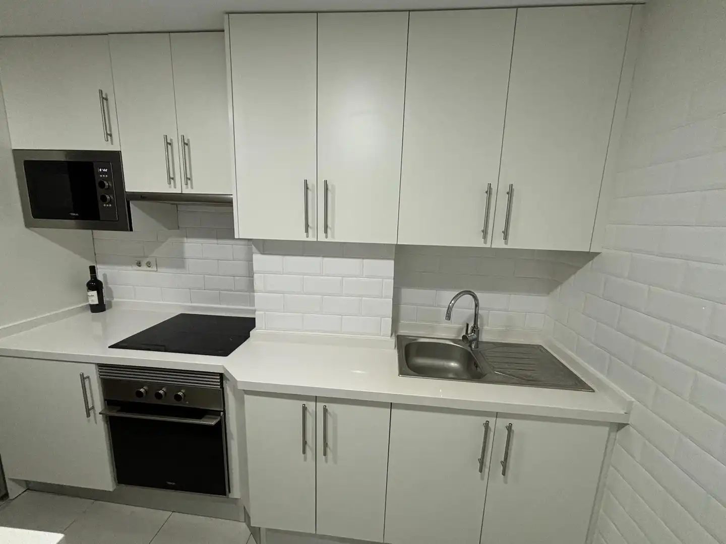 Flat for rent in Calle Heliodoro Rodríguez López, 26, La Salle - Cuatro Torres