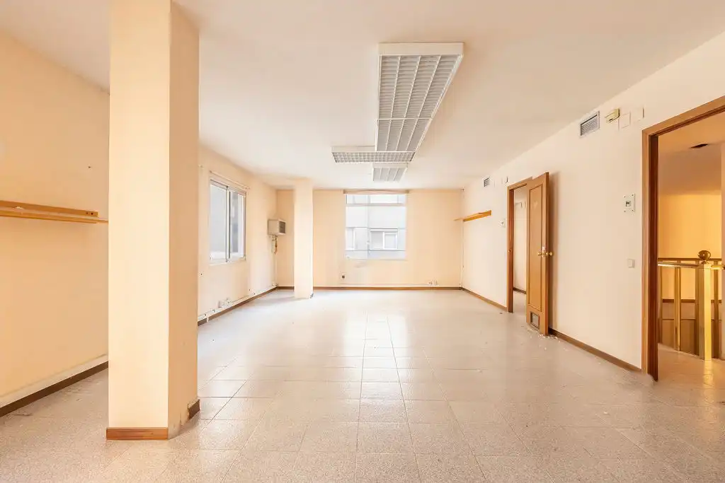 Locale commerciale in vendita a Balmes, imagen 4