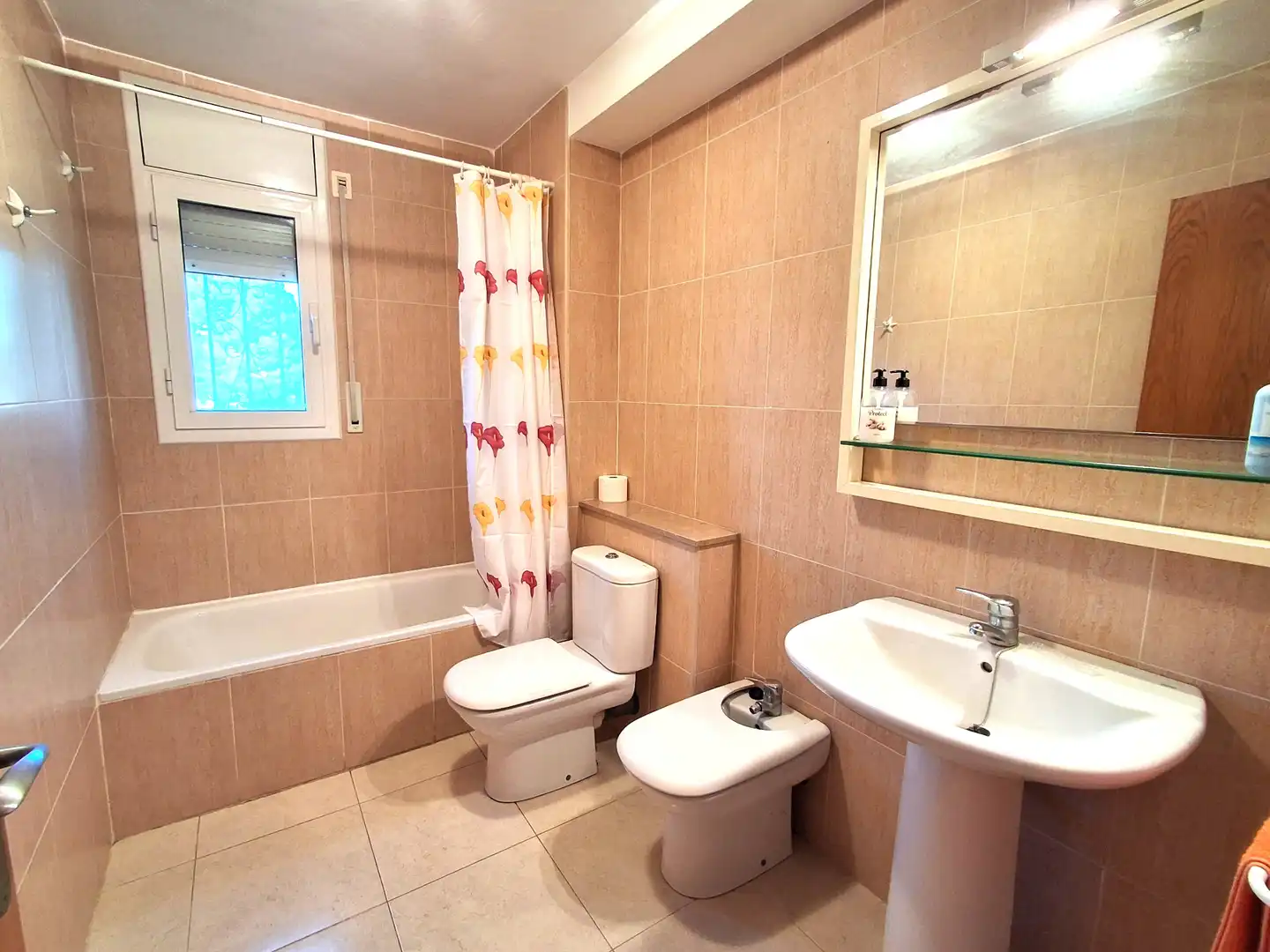 Baño de Planta baja en venta en Mont-roig del Camp con Jardín privado, Horno y Alarma