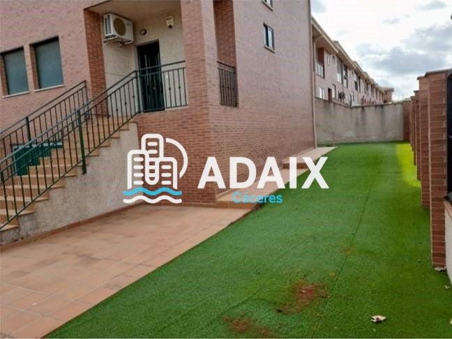 Vista exterior de Casa o xalet en venda en Cáceres Capital amb Aire condicionat, Calefacció i Terrassa