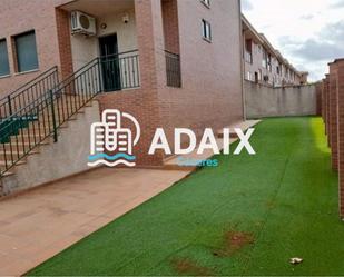 Vista exterior de Casa o xalet en venda en Cáceres Capital amb Aire condicionat, Calefacció i Terrassa