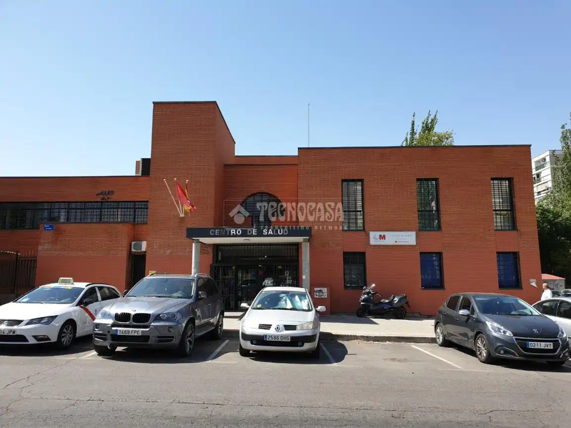Vista exterior de Piso en venta en Fuenlabrada con Calefacción, Piscina y Piscina comunitaria
