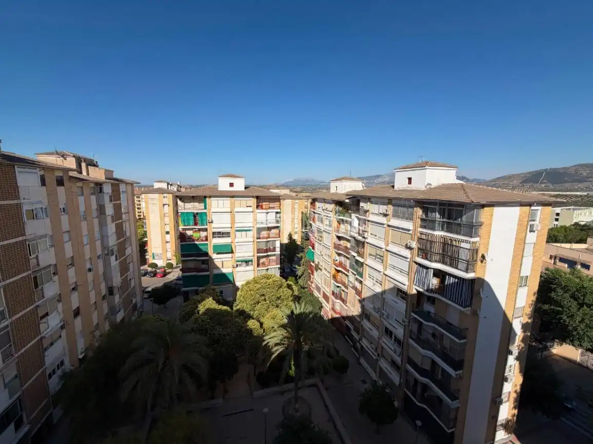 Vista exterior de Piso en venta en Jaén