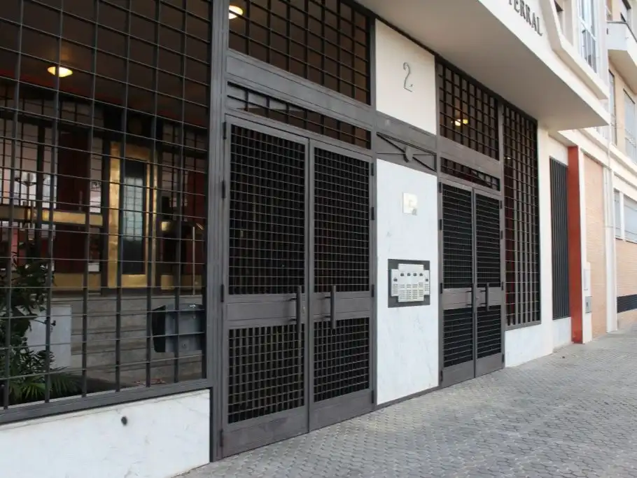 Außenansicht von Wohnung zur Miete in Sevilla mit Klimaanlage, Möbliert und Waschmaschine