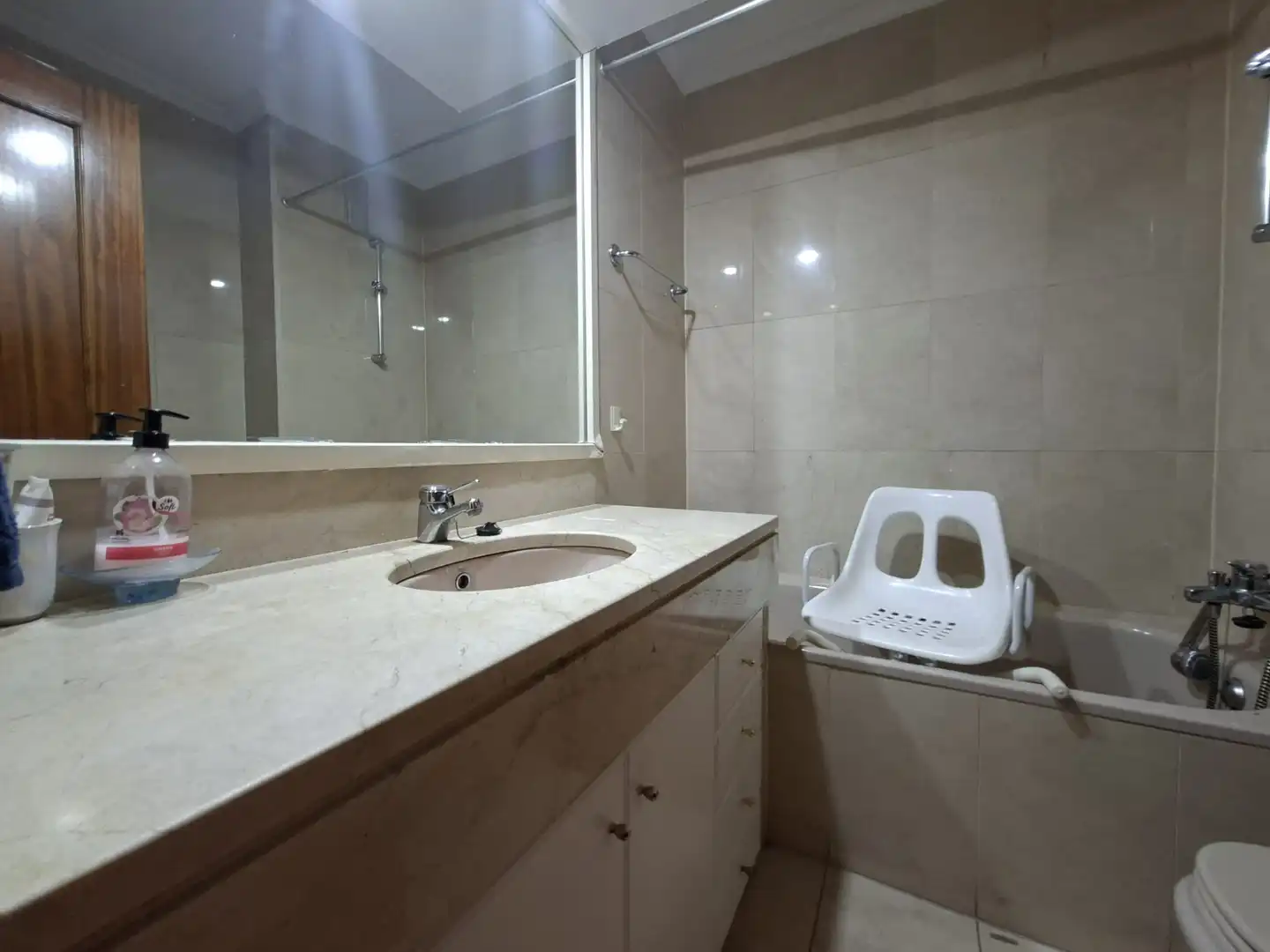 Bathroom of Flat for sale in Badalona  with Air Conditioner, Heating and Terrace