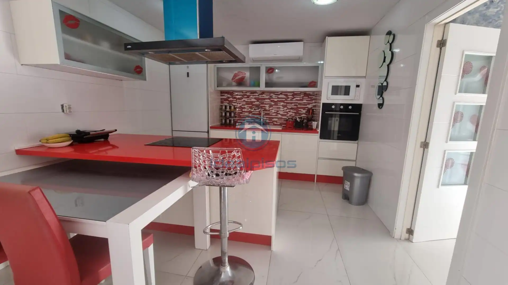 Cuina de Casa o xalet en venda en Alicante / Alacant amb Aire condicionat, Jardí privat i Terrassa