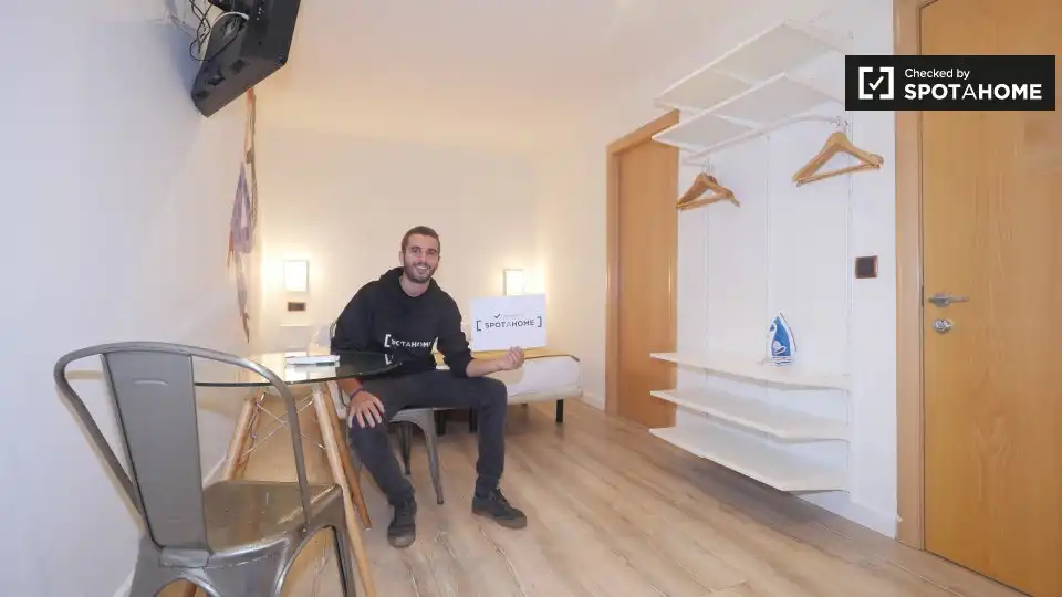 Bedroom of Flat for rent in Barcelona  with Air Conditioner, Heating and Furnished