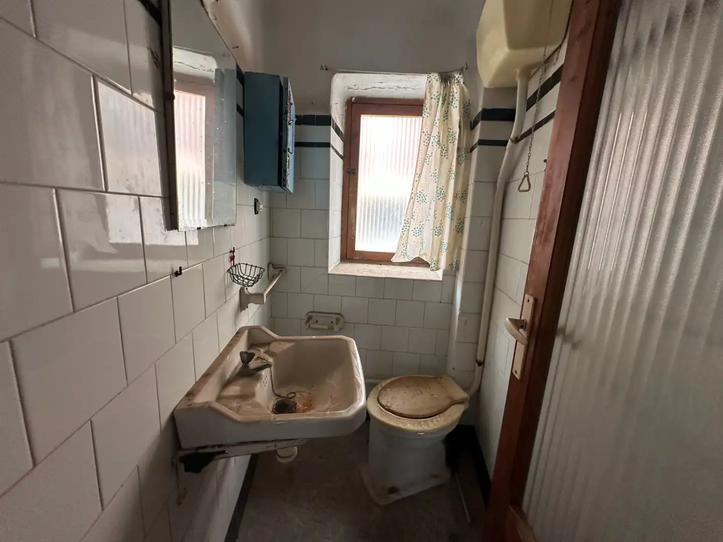 Bathroom of Detached homes for sale in L'Alcora  with Terrace and Storage room