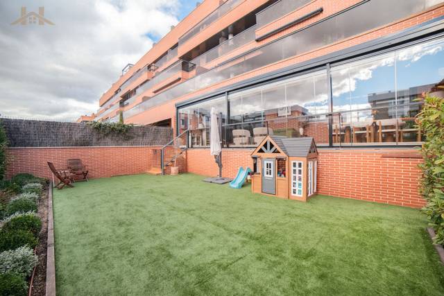 Piso en Venta en Avenida de la Carrera en Prado de Somoaguas