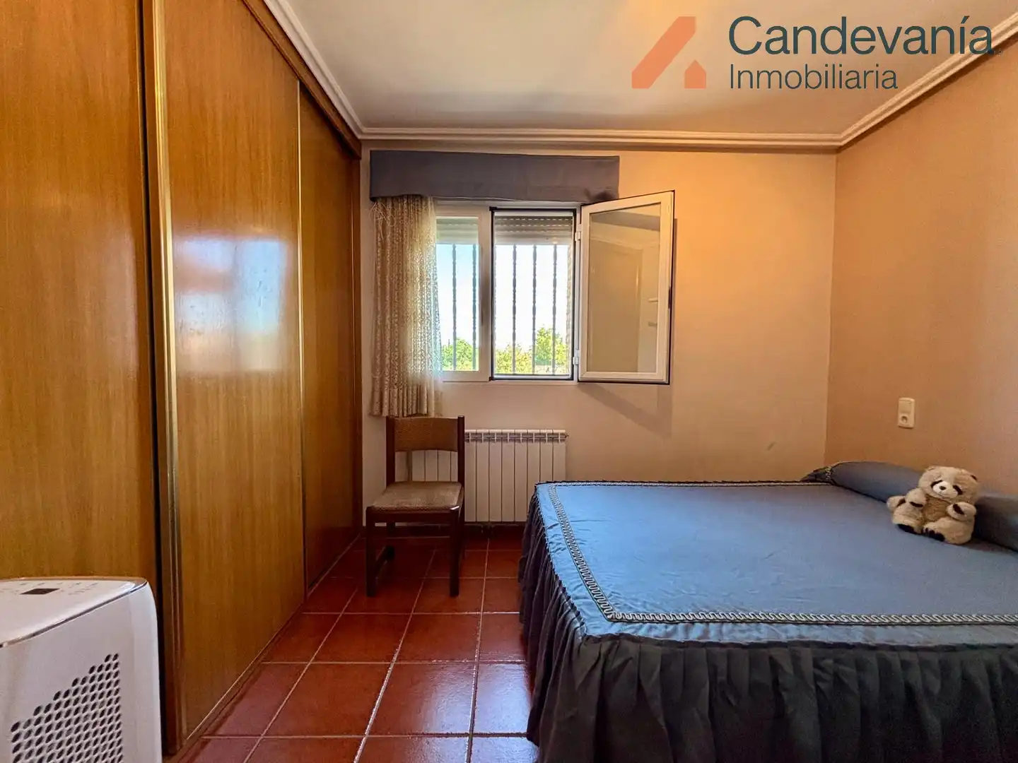Habitación de Casa o chalet en venta en San Mateo de Gállego con Aire acondicionado, Calefacción y Jardín privado