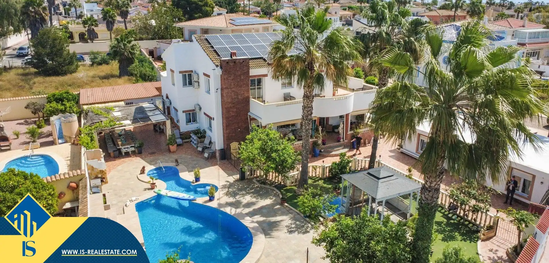 Chalet con piscina en venta en Rojales