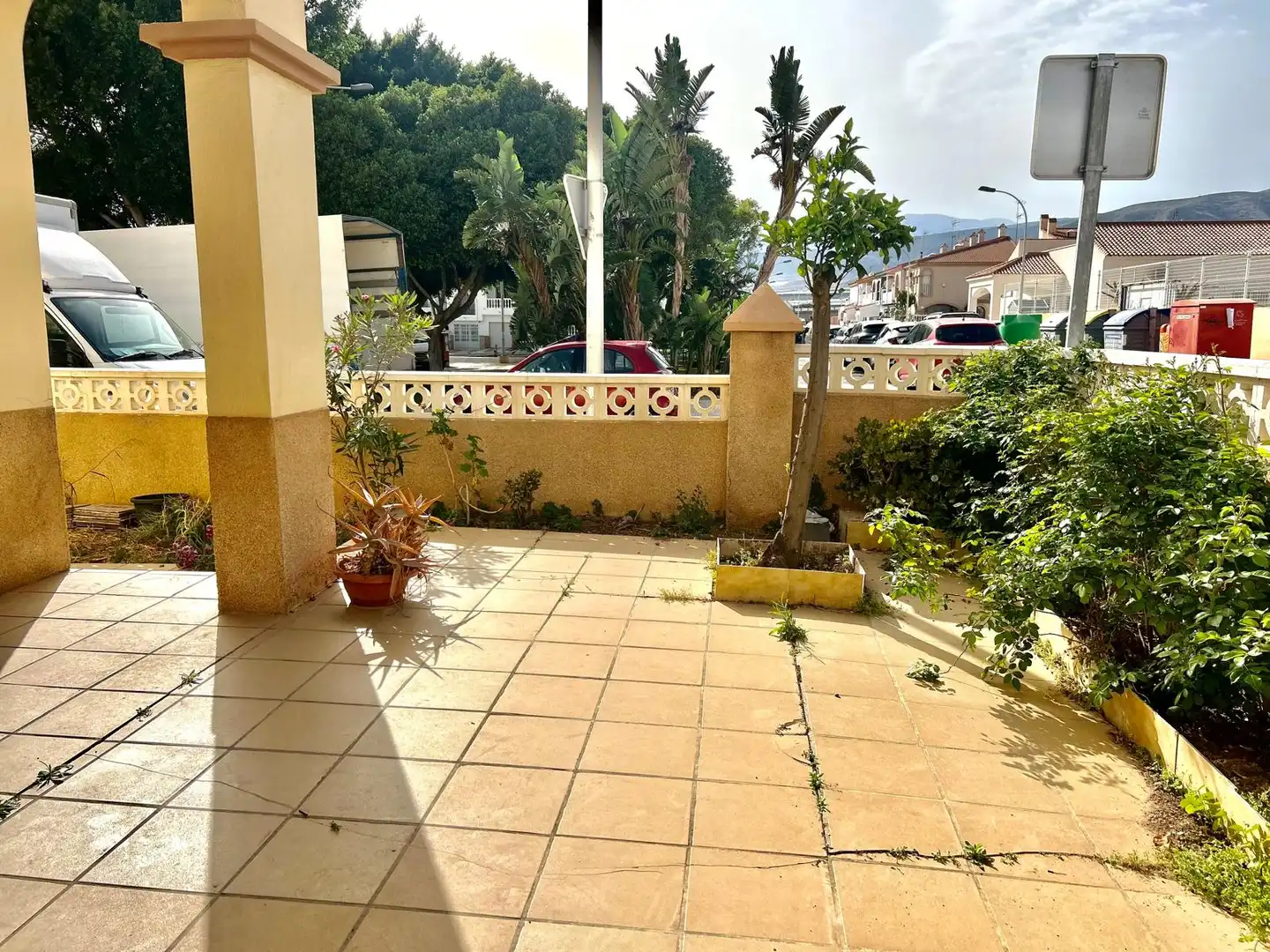 Vista exterior de Casa adosada en venta en Roquetas de Mar con Jardín privado, Terraza y Horno