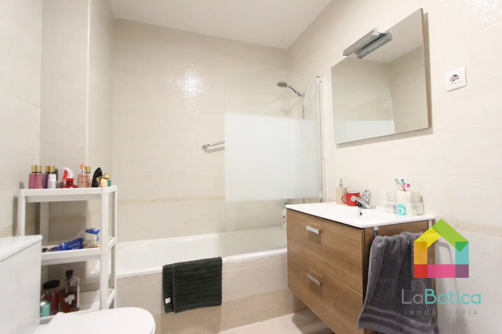 Baño de Casa adosada de alquiler en Nambroca con Calefacción, Piscina y Horno