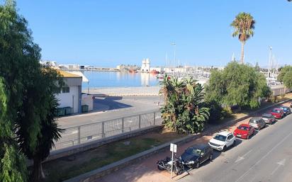 Vista exterior de Pis en venda en Motril amb Terrassa